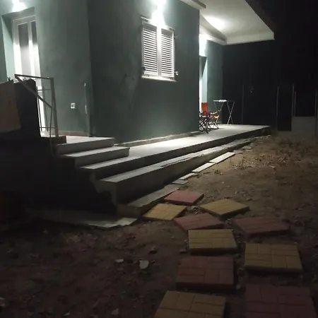 Holiday home κοντά στην θάλασσα *